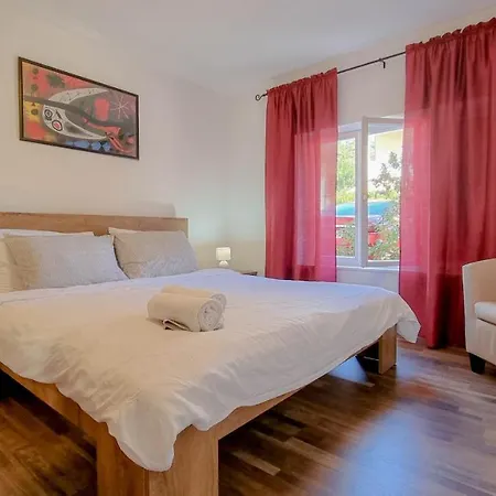 Fiore Three * Novigrad Istria