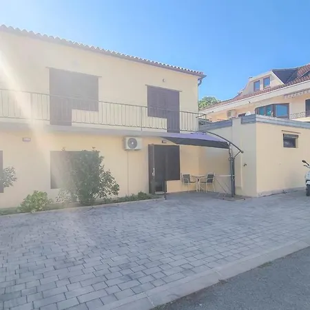 Fiore Three Διαμέρισμα *