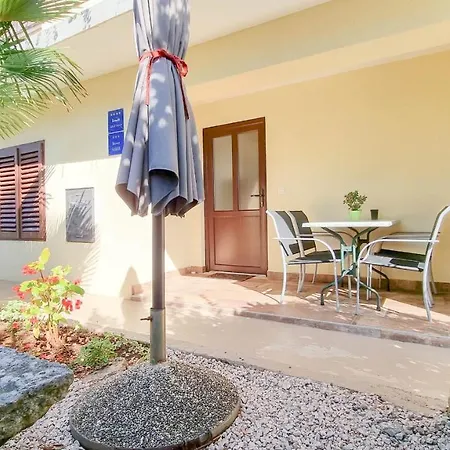 Διαμέρισμα Fiore Three *