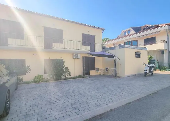 Fiore Three 公寓 *