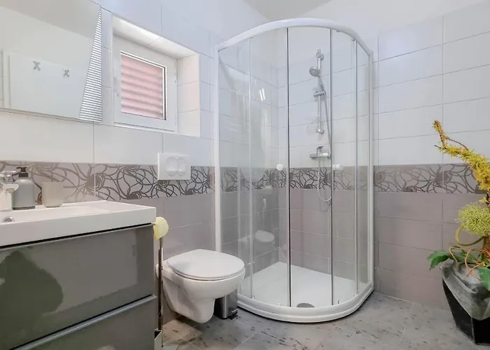 Fiore Three * Novigrad Istria