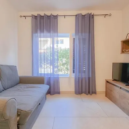 Apartment Fiore Three *