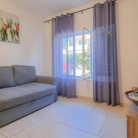 Fiore Three Apartment *